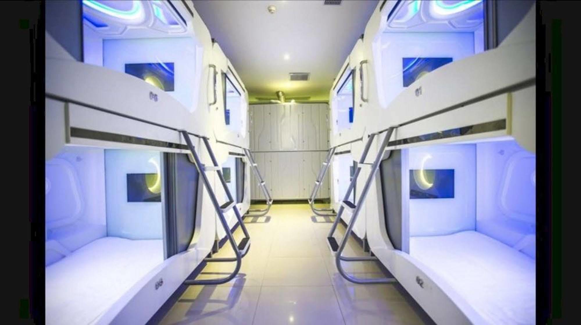 Time Capsule Hotel จอร์จทาวน์ ภายนอก รูปภาพ