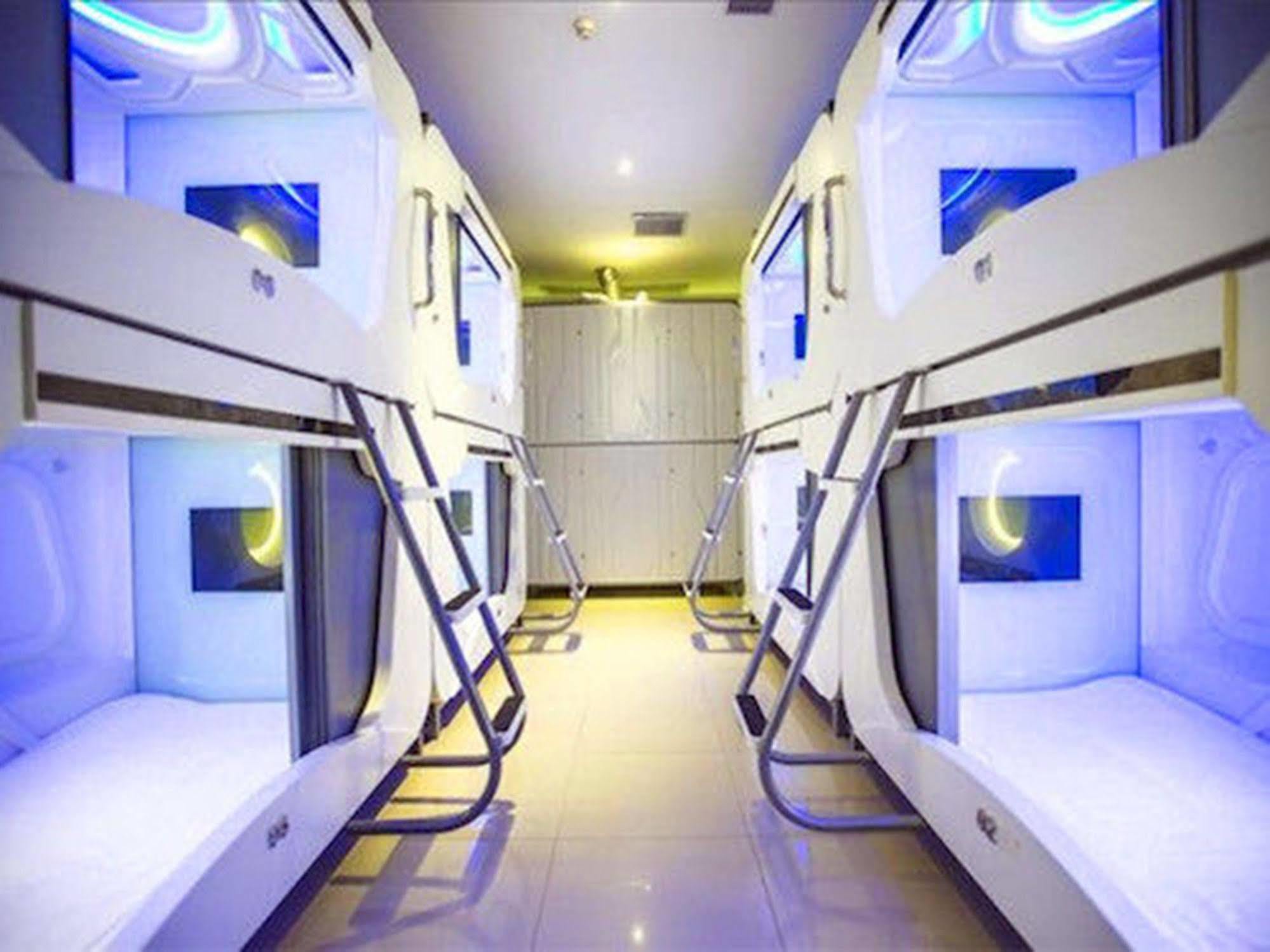 Time Capsule Hotel จอร์จทาวน์ ภายนอก รูปภาพ