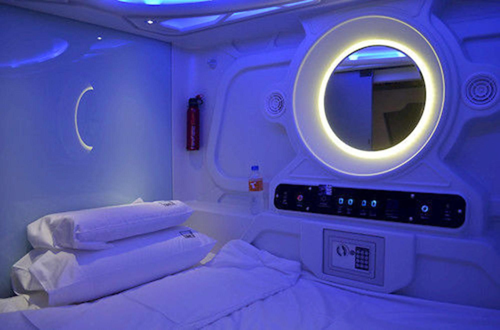 Time Capsule Hotel จอร์จทาวน์ ภายนอก รูปภาพ
