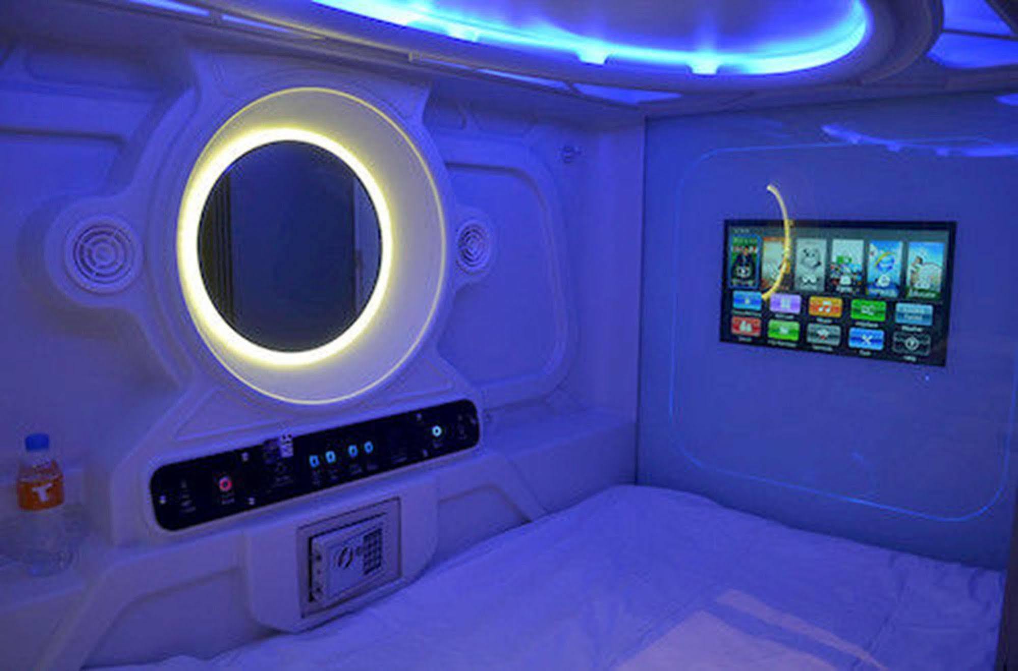 Time Capsule Hotel จอร์จทาวน์ ภายนอก รูปภาพ