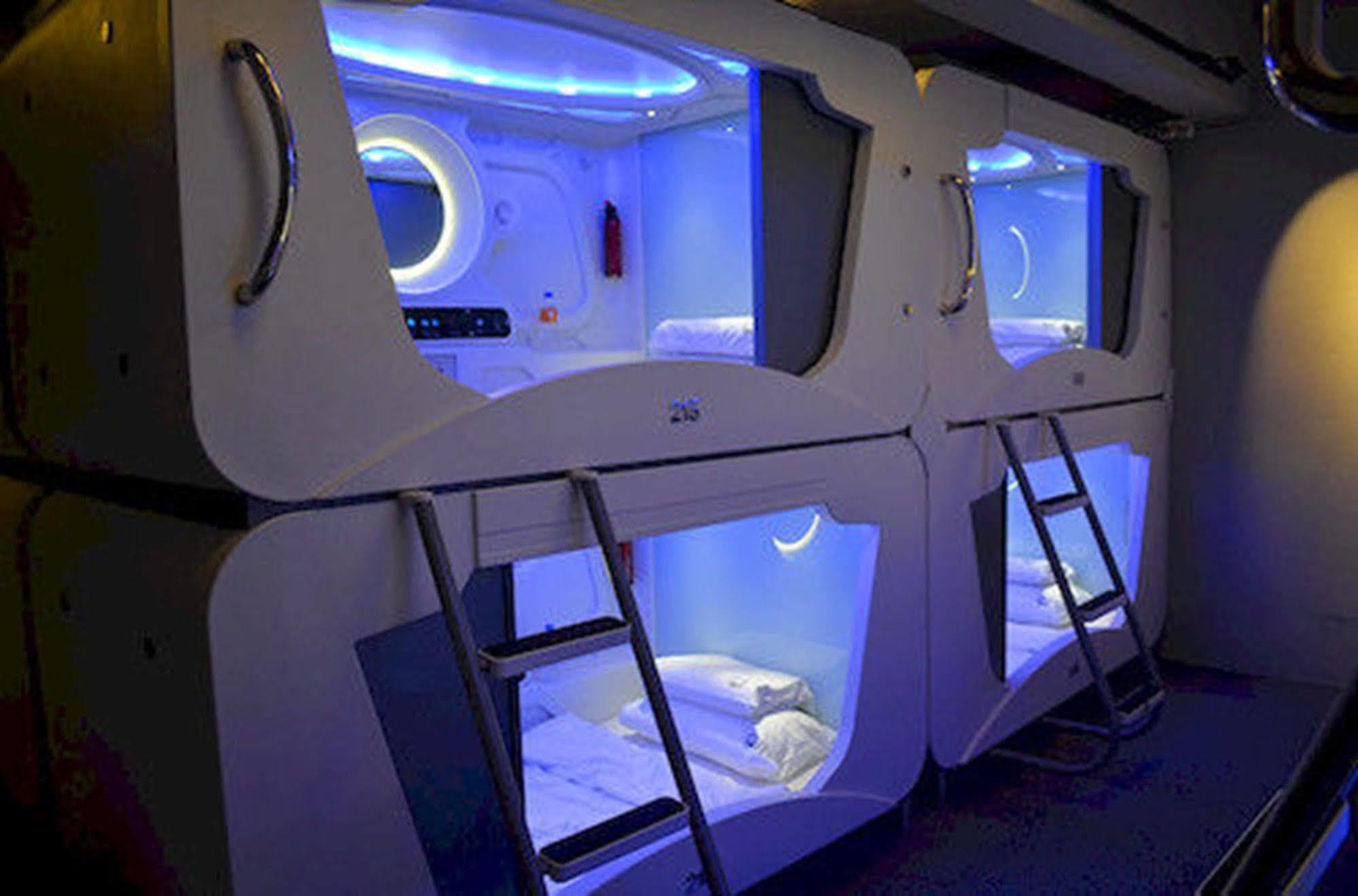 Time Capsule Hotel จอร์จทาวน์ ภายนอก รูปภาพ